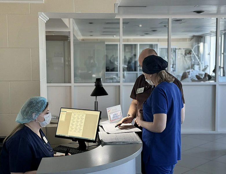 Федеральные эксперты помогают кузбасским врачам лечить тяжелых пациентов