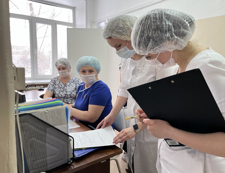 Эксперты из федеральных медицинских центров помогают лечить сложных пациентов в Кузбассе